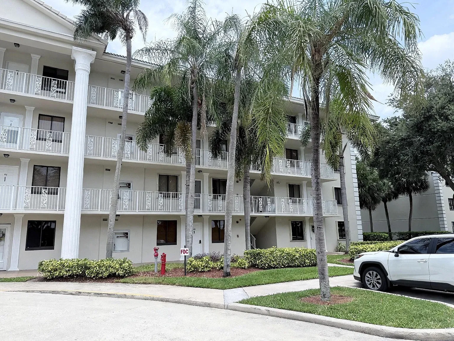 2 bed, 2.0 bath, 1385 sqft, $2,300 — Photo 2