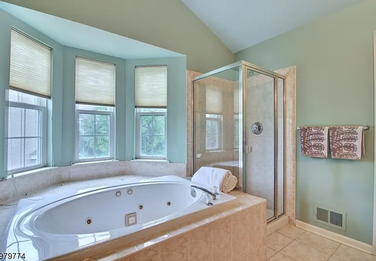 14 Mayflower Dr — Photo 13