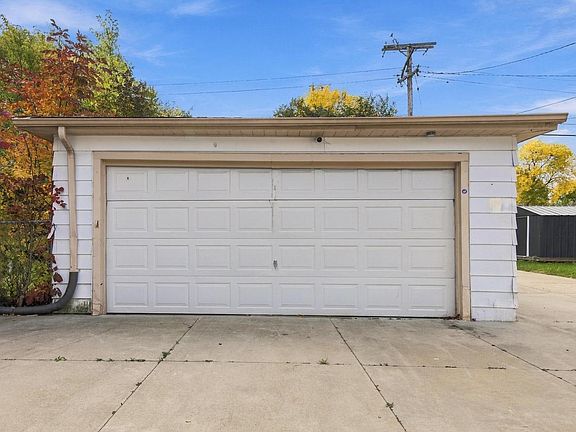 5th image of 8805 W Bender AVENUE