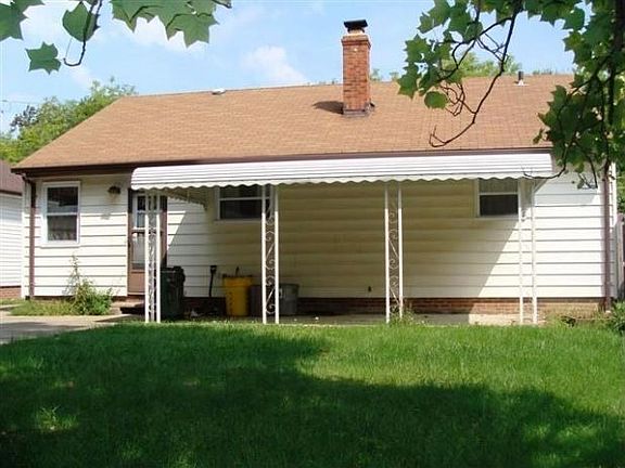 5th image of 29260 Beechwood Dr
