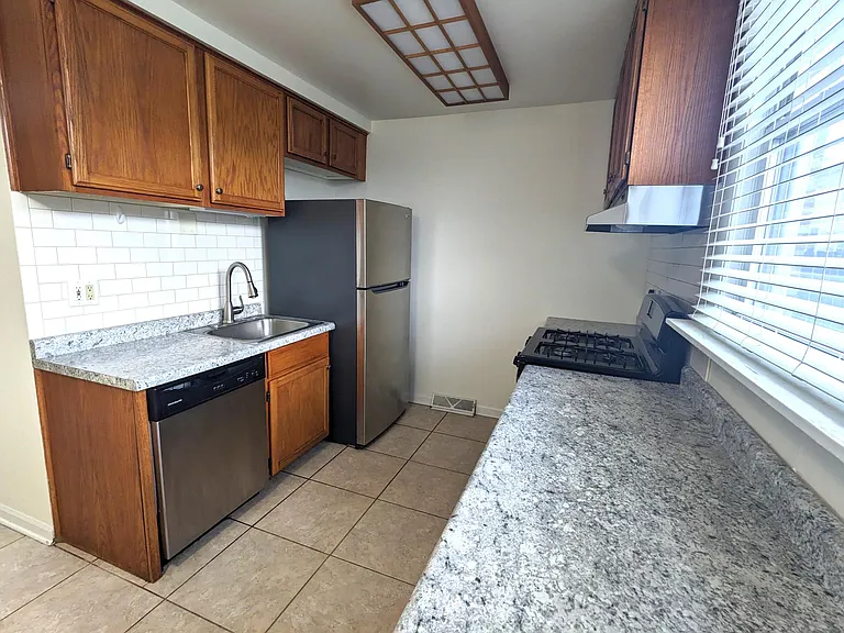 2129 Ash St #D — Photo 4
