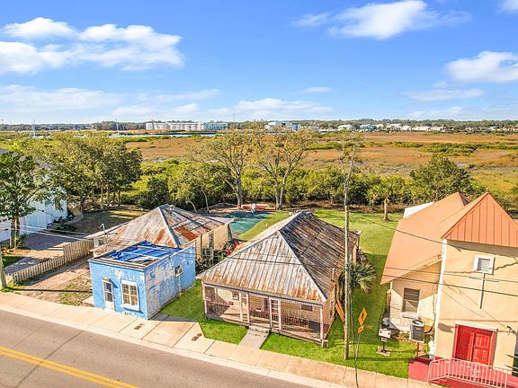 3rd image of 224 Riberia St