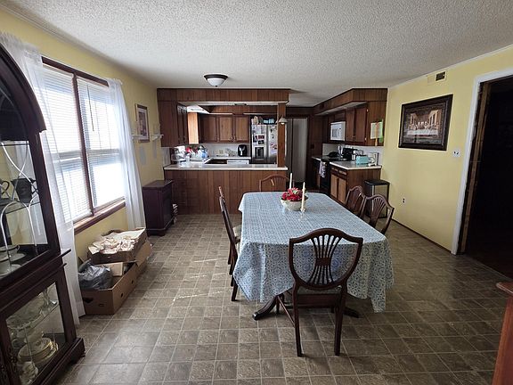 3rd image of 360 Cash St