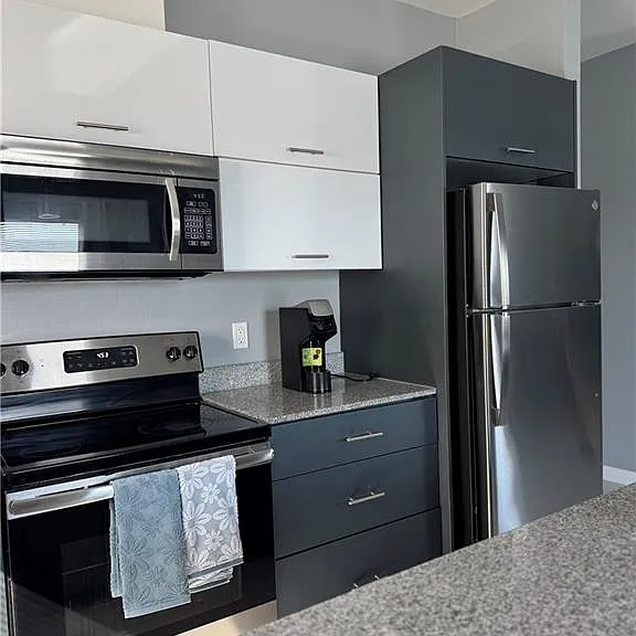 2022 Summerland Ln #4 — Photo 5