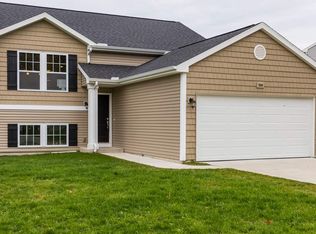 554 Oak Meadow Dr, Middleville, MI