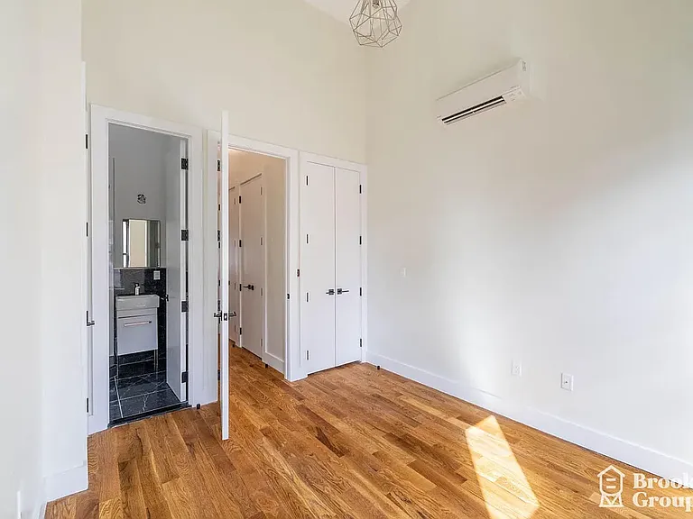 42 Driggs Ave #1R — Photo 6