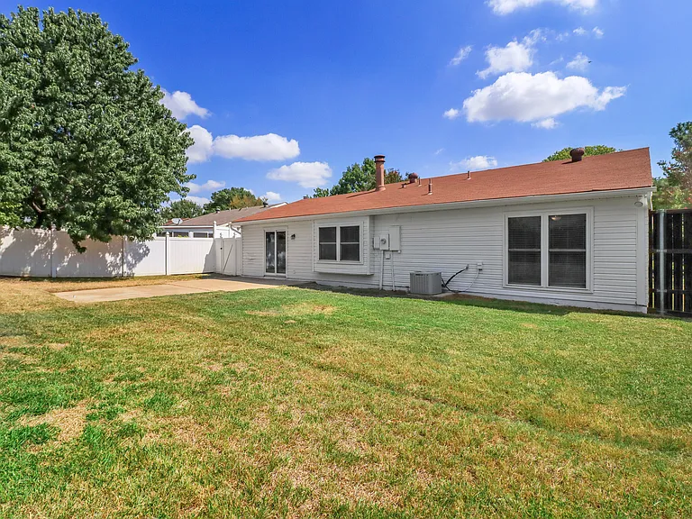 2601 Knoll Trl — Photo 5