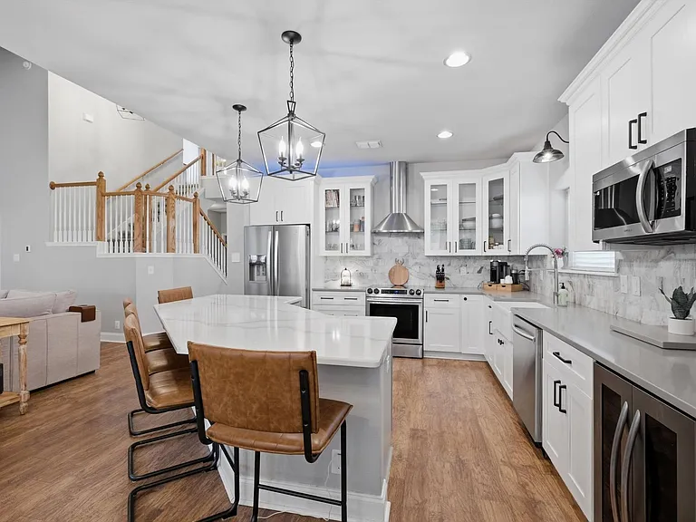16954 Darien Wing — Photo 8