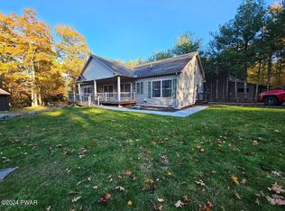 1042 Bear Trail Rd, Lake Ariel, PA 18436