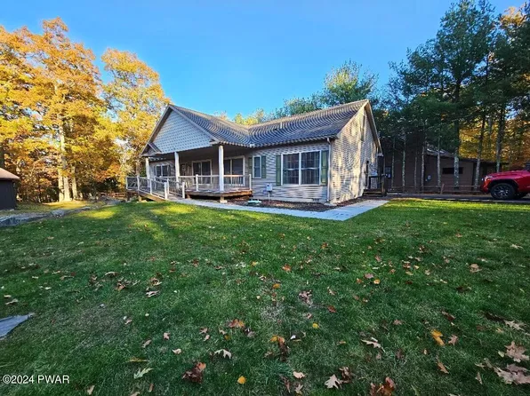 1042 Bear Trail Rd, Lake Ariel, PA 18436