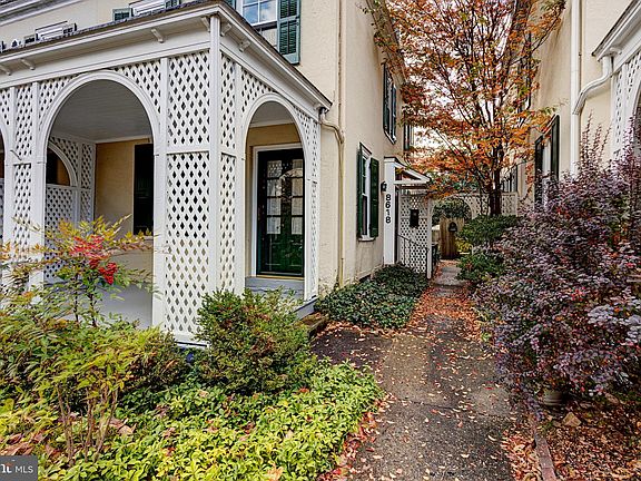 2nd image of 8618 Evergreen Pl