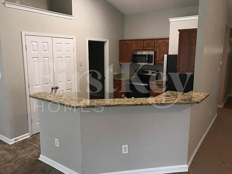 7800 Parkview Cir E — Photo 5