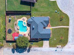 201 Henry Ct, Wills Point, TX 75169