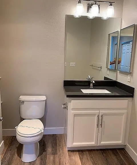 3x2 / 1240 sf - Master Bath (right)