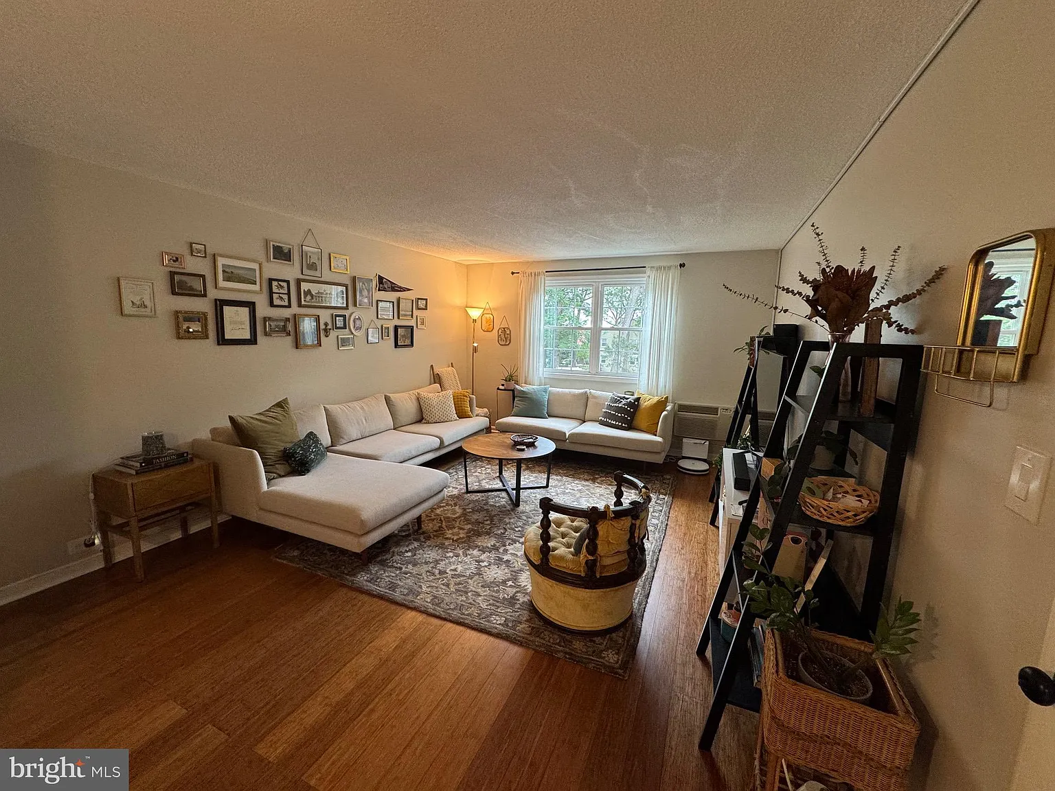 Arlington Oaks Condo — Photo 3