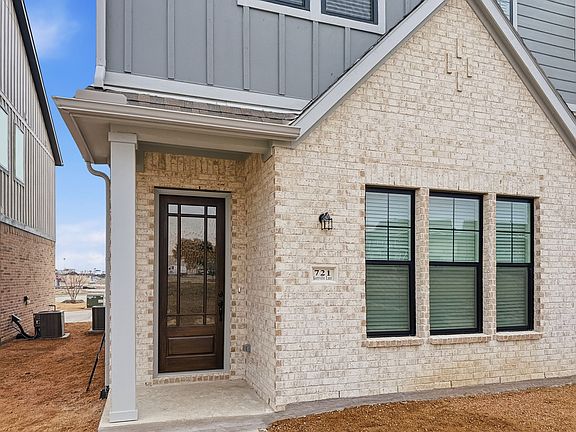 2nd image of 721 Kerrville Ln
