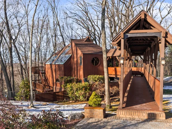 21 Colony Circle, Glastonbury, CT 06033