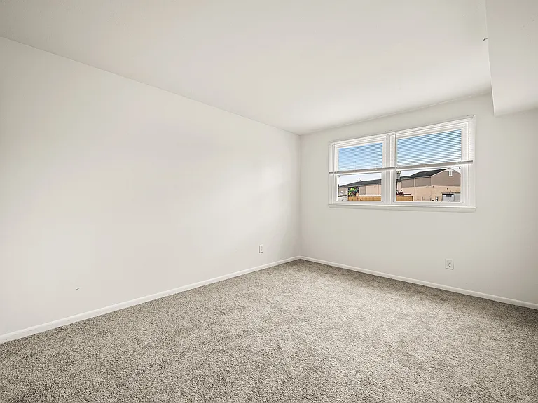 Middleboro Crest Apartments — Photo 26