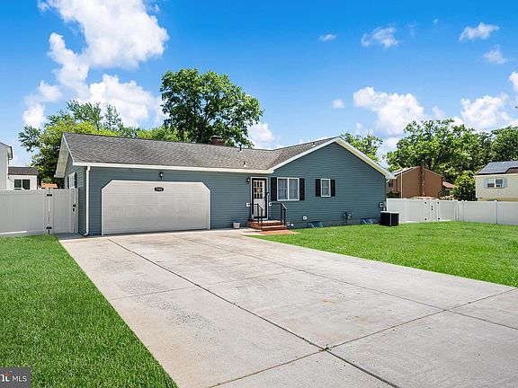 2nd image of 1726 Briarwood Dr