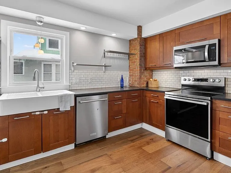 213 Wood St — Photo 4