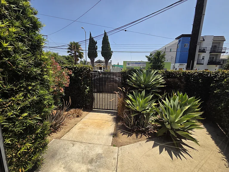 5265 Fountain Ave #103 — Photo 7
