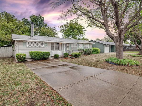 912 Vaquero St, White Settlement, TX 76108