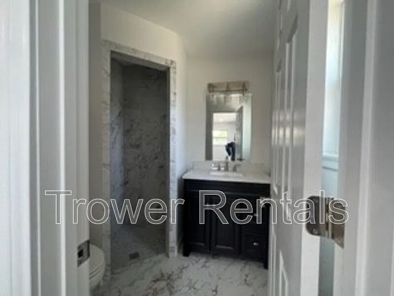3 bed, 2.5 bath, 2224 sqft, $2,500 — Photo 4