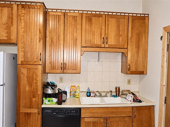5th image of 1400 Reuben St