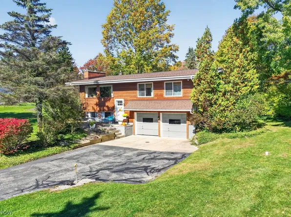 8542 Mulberry Rd, Chesterland, OH 44026