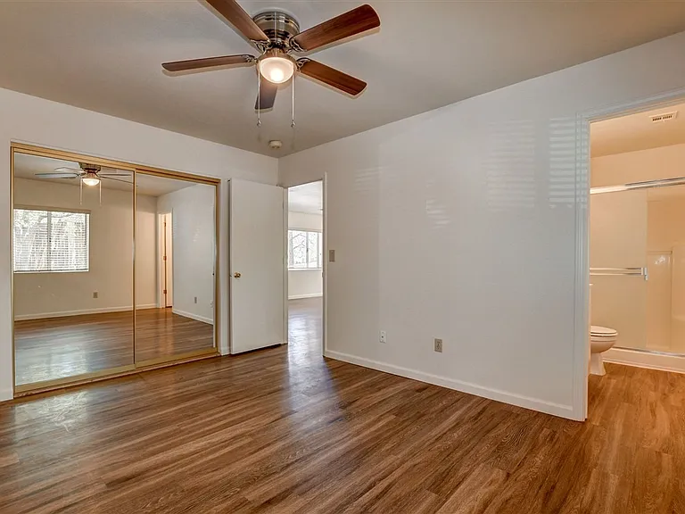114 Bradshaw Dr — Photo 8