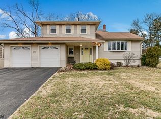 2271 Old Farm Rd, Scotch Plains, NJ 07076