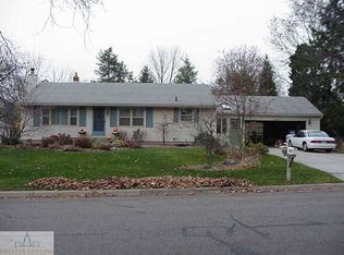 1226 Ivanhoe Dr, East Lansing, MI 48823