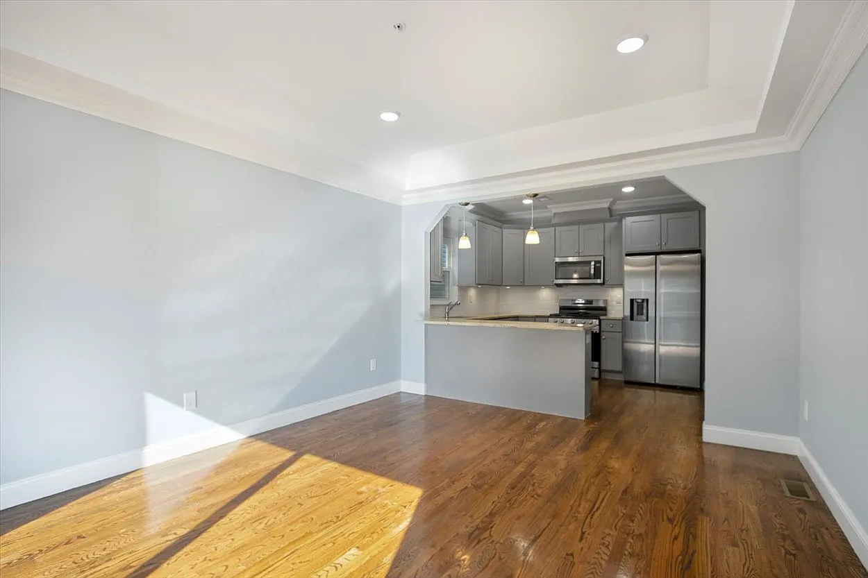 3 bed, $2,750 — Photo 4
