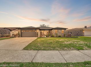 14327 Lakeshore Dr, Sterling Heights, MI 48313
