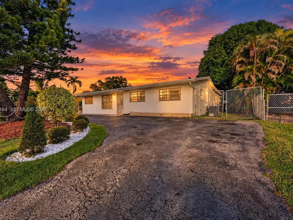 4621 SW 104th Ct