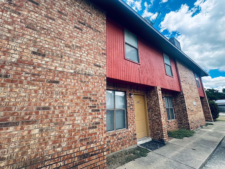 1st image of 221 Shrum Ct #221