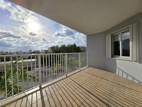 637 SW 3rd St #404 Photo 1