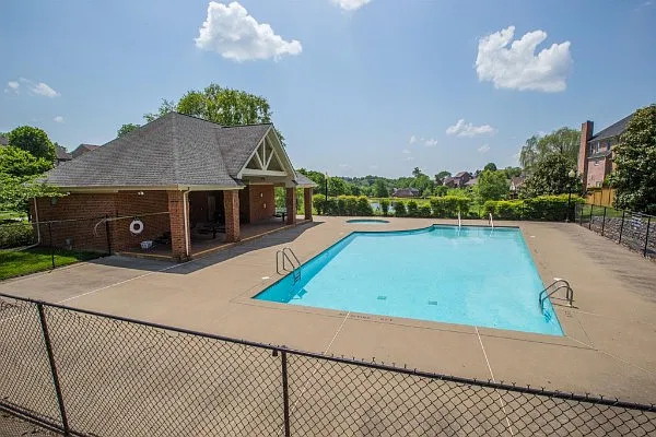 3 bed, 2.5 bath, 1396 sqft, $2,100 — Photo 3