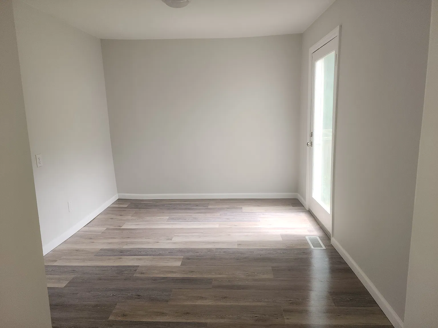 4 bed, 1.5 bath, 1100 sqft, $1,650 — Photo 3