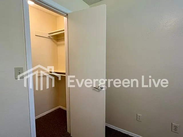 115 Willow Gardens Ct — Photo 14