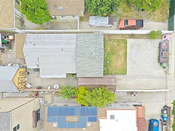 3rd image of 2930 Gleneden St
