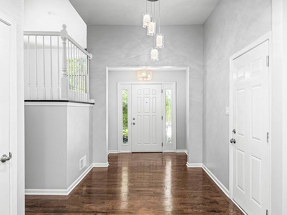 4th image of 921 Belair Dr