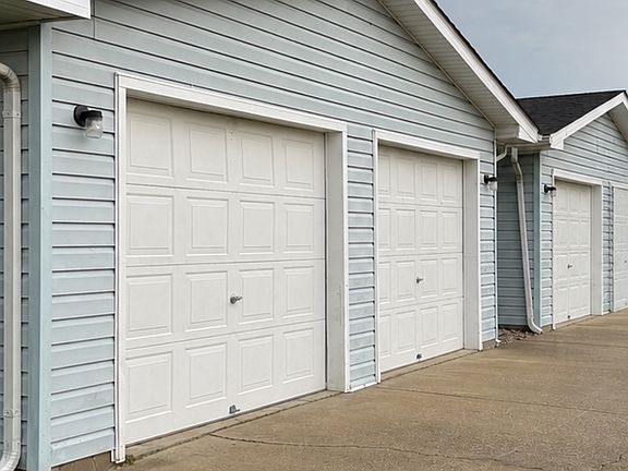 2nd image of 1000 Christopher Ln #2