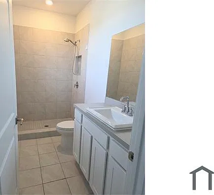 4 bed, 1700 sqft, $2,800 — Photo 2