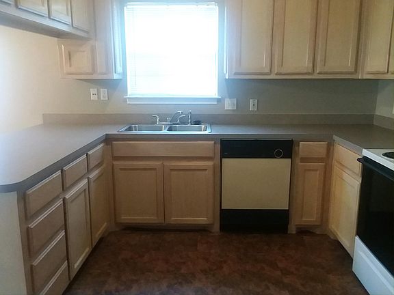 3rd image of 107 Obrien Ct