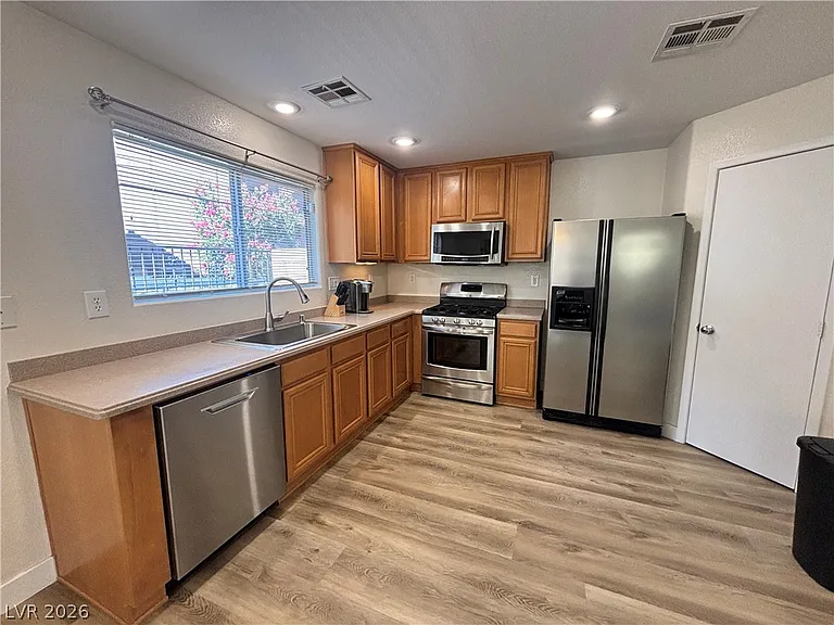 586 Brinkburn Point Ave — Photo 9