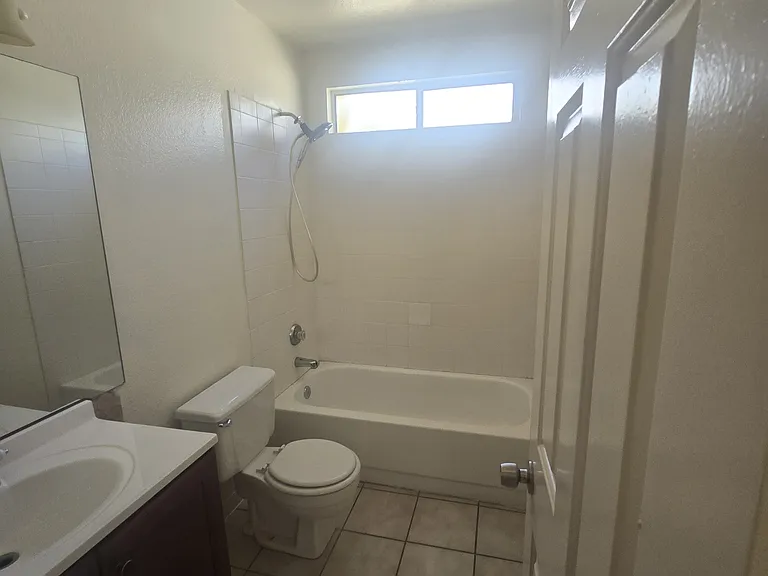 4049 W Camino Del Rio — Photo 14