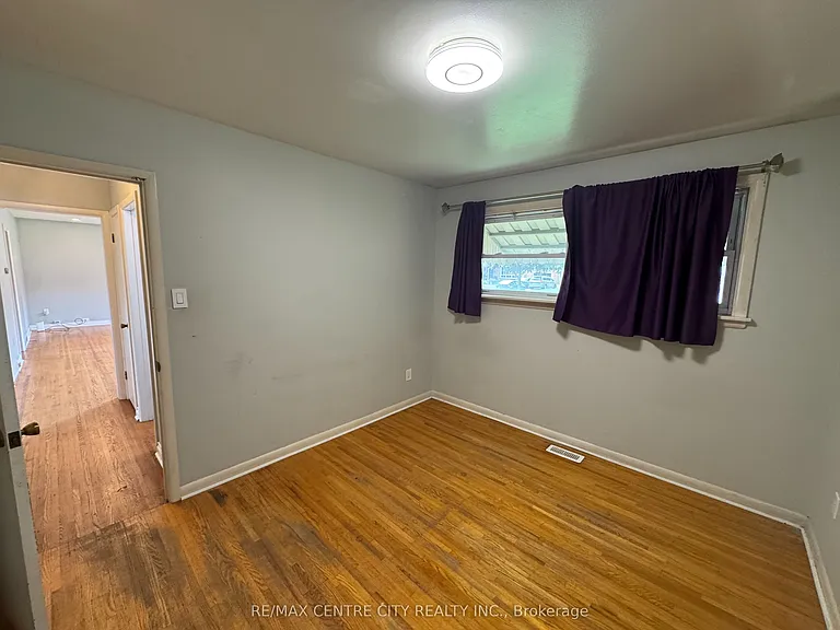 10 Tewksbury Cres — Photo 19