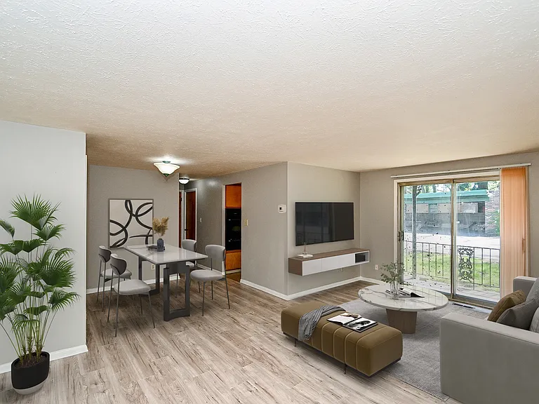 818 S Green Rd — Photo 15