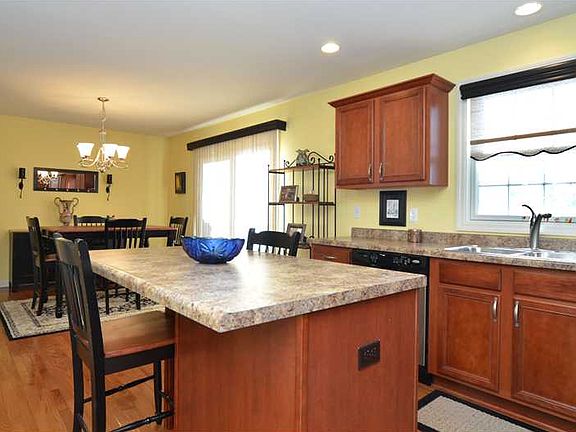 4th image of 326 Trotwood Dr